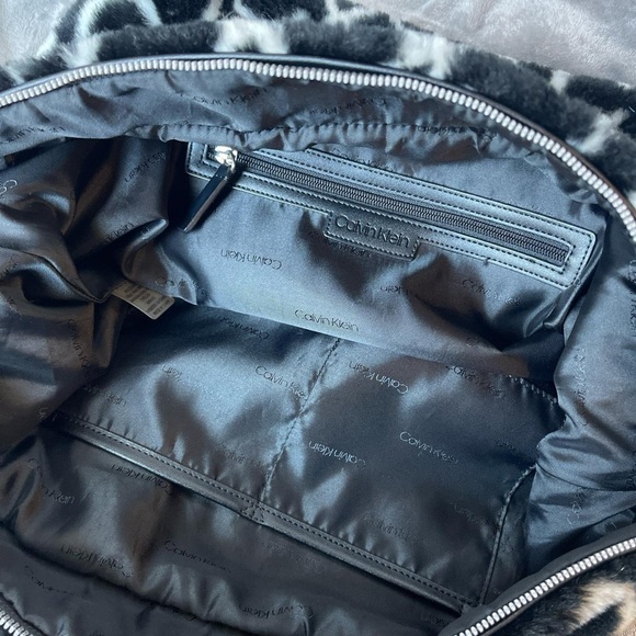 Calvin Klein CK Logo Monogram Fur Travel Bag✈️ - Picture 8 of 11
